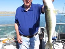 Brad Blakeway of North Little Rock, AR with a 22 walleye.