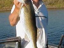 Dave Reimer of Sioux Falls, SD with a 28.5 inch, 10 pound walleye.