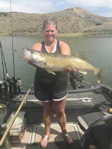 Michelle McMurtry with a 28", 8.6 pound walleye.